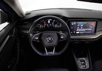 Подержанный автомобиль Skoda Octavia Liftback 2023 года (10 фото)