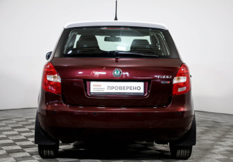 Подержанный автомобиль Skoda Fabia Hatchback 2012 года (6 фото)