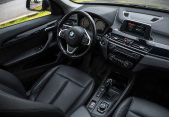 Подержанный автомобиль BMW X1 2018 года (10 фото)