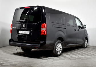Подержанный автомобиль Peugeot Traveller 2020 года (5 фото)