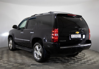 Подержанный автомобиль Chevrolet Tahoe 2012 года (7 фото)