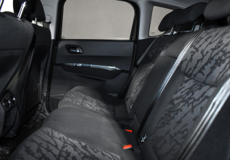 Подержанный автомобиль Peugeot 3008 2012 года (12 фото)