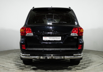 Подержанный автомобиль Toyota Land Cruiser Suv 2014 года (6 фото)
