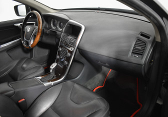 Подержанный автомобиль Volvo XC60 2012 года (12 фото)