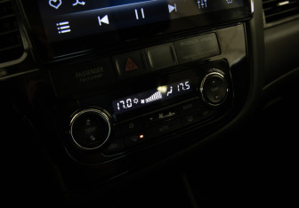 Подержанный автомобиль Mitsubishi Outlander 2013 года (16 фото)