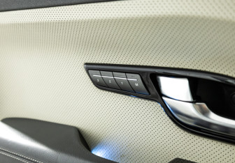 Подержанный автомобиль Land Rover Range Rover Evoque 2012 года (15 фото)