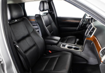 Подержанный автомобиль Jeep Grand Cherokee 2012 года (12 фото)