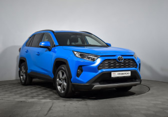 Подержанный автомобиль Toyota RAV4 2021 года (3 фото)