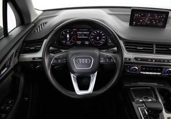 Подержанный автомобиль Audi Q7 2017 года (10 фото)
