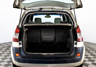 Подержанный автомобиль Renault Scenic 2006 года (20 фото)