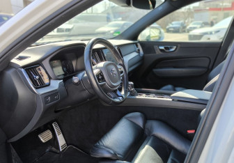 Подержанный автомобиль Volvo XC60 2019 года (15 фото)