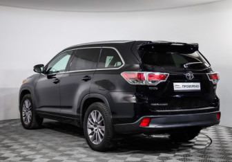 Подержанный автомобиль Toyota Highlander 2014 года (7 фото)