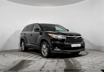 Подержанный автомобиль Toyota Highlander 2014 года (3 фото)