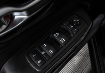 Подержанный автомобиль Jeep Cherokee 2014 года (10 фото)