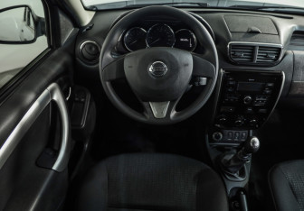 Подержанный автомобиль Nissan Terrano 2019 года (10 фото)