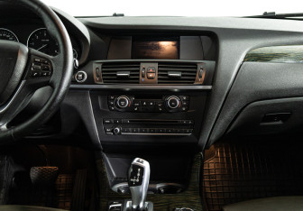 Подержанный автомобиль BMW X3 2014 года (14 фото)