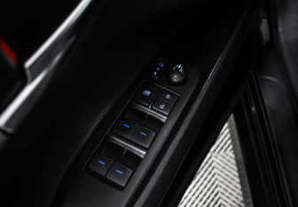 Подержанный автомобиль Toyota Camry Sedan 2021 года (10 фото)