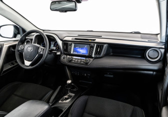 Подержанный автомобиль Toyota RAV4 2018 года (9 фото)
