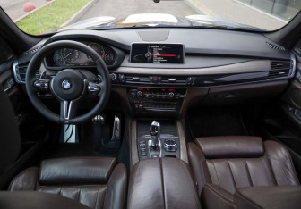 Подержанный автомобиль BMW X5 2013 года (8 фото)