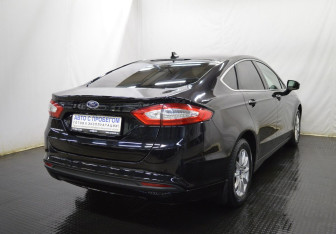 Подержанный автомобиль Ford Mondeo Sedan 2018 года (5 фото)