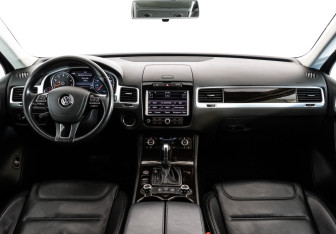 Подержанный автомобиль Volkswagen Touareg 2012 года (10 фото)