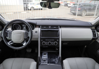 Подержанный автомобиль Land Rover Discovery 2017 года (12 фото)