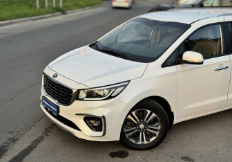 Подержанный автомобиль Kia Carnival 2020 года (5 фото)