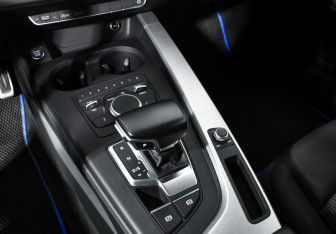 Подержанный автомобиль Audi A4 Sedan 2015 года (11 фото)