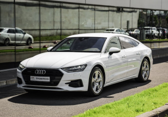 Подержанный автомобиль Audi A7 2021 года (3 фото)