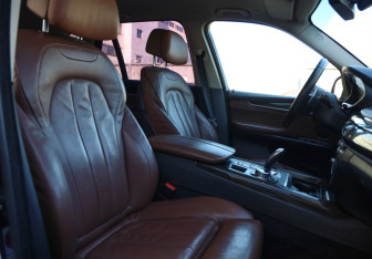 Подержанный автомобиль BMW X5 2014 года (10 фото)