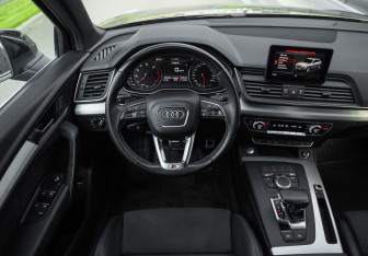 Подержанный автомобиль Audi Q5 2019 года (15 фото)