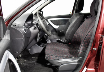 Подержанный автомобиль Renault Sandero 2010 года (10 фото)