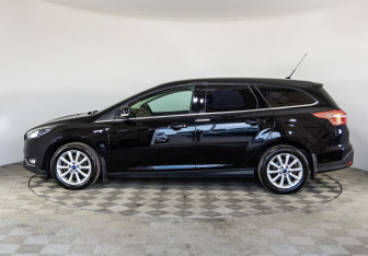 Подержанный автомобиль Ford Focus Wagon 2016 года (8 фото)