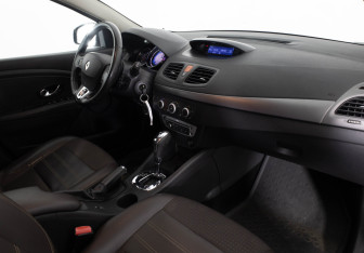 Подержанный автомобиль Renault Fluence 2014 года (14 фото)