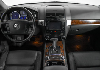 Подержанный автомобиль Volkswagen Touareg 2008 года (15 фото)