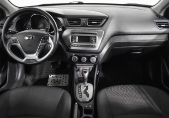 Подержанный автомобиль Kia Rio Hatchback 2017 года (13 фото)