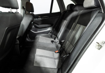 Подержанный автомобиль BMW X1 2011 года (10 фото)