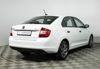 Подержанный автомобиль Skoda Rapid Liftback 2017 года (5 фото)