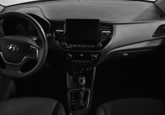 Подержанный автомобиль Hyundai Solaris Sedan 2022 года (13 фото)