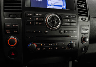 Подержанный автомобиль Nissan Pathfinder 2010 года (14 фото)