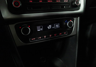 Подержанный автомобиль Volkswagen Polo Sedan 2016 года (15 фото)