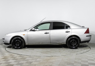 Подержанный автомобиль Ford Mondeo Liftback 2002 года (8 фото)