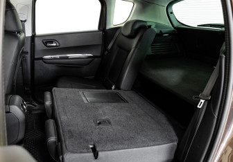 Подержанный автомобиль Peugeot 3008 2014 года (19 фото)