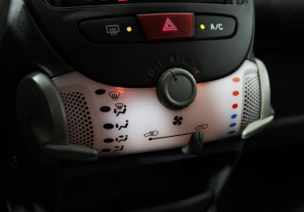 Подержанный автомобиль Citroen C1 2010 года (15 фото)