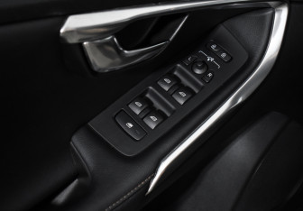 Подержанный автомобиль Volvo V40 Cross Country 2013 года (10 фото)
