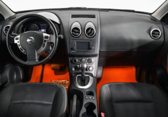 Подержанный автомобиль Nissan Qashqai 2012 года (13 фото)