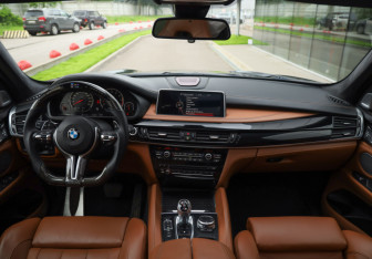 Подержанный автомобиль BMW X5 M 2016 года (14 фото)