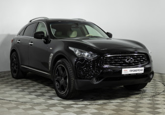 Подержанный автомобиль Infiniti FX 2011 года (3 фото)