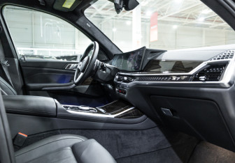 Подержанный автомобиль BMW X7 2023 года (23 фото)