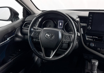 Подержанный автомобиль Toyota Camry Sedan 2021 года (15 фото)